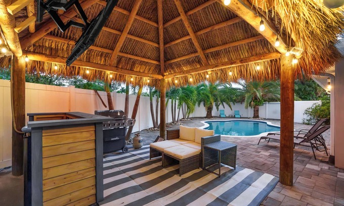 Coral Ridge Apartamento | 2MI from Beach + Heated Pool + Grill