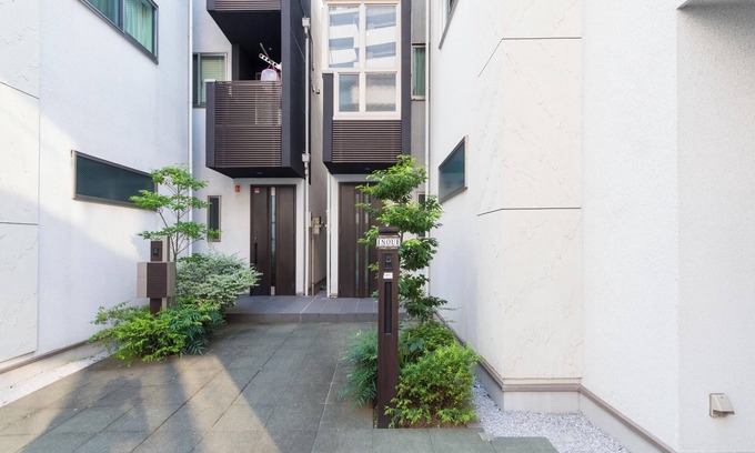 Honmachi Casa | 2min from Shinjuku station & 98m2 high quality house in the city center & high speed free wifi & Max 9 people