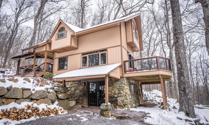 Roseland Chalet De Esquí | Hansel 'n Gretel: Wood Stove Grill Firepit Dogs OK