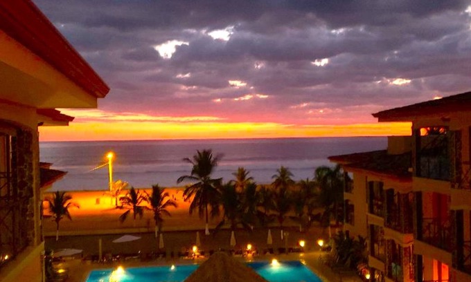 Barrio Los Villalobos Condominio | 2n floor Condo with ocean view, wifi, pool, kitchen, 3 bedrooms, 2.5 bath, Jaco