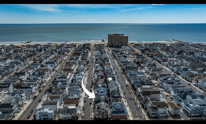 North End Condominio | 2nd Floor 2BR/1BA Getaway – Short Walk to Beach & Boardwalk!