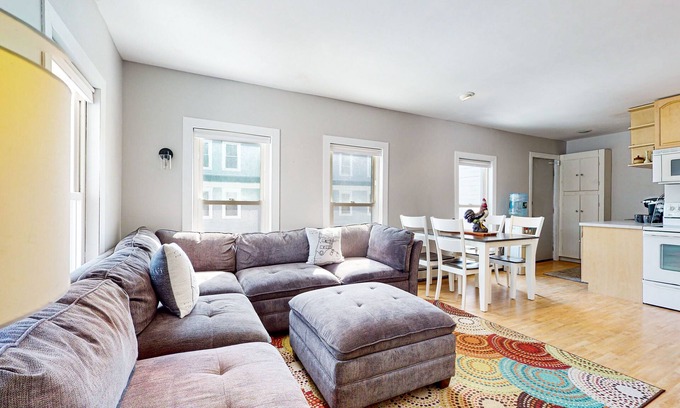 Proctorsville Casa | 2nd-floor condo near Okemo Mtn with streaming, WiFi, partial AC, & full kitchen