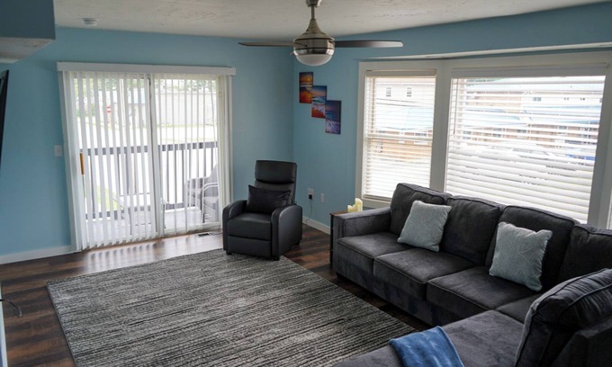 Geneva-on-the-Lake Condominio | 2nd Floor Lakeview 2-Bedroom Condo in Geneva U3
