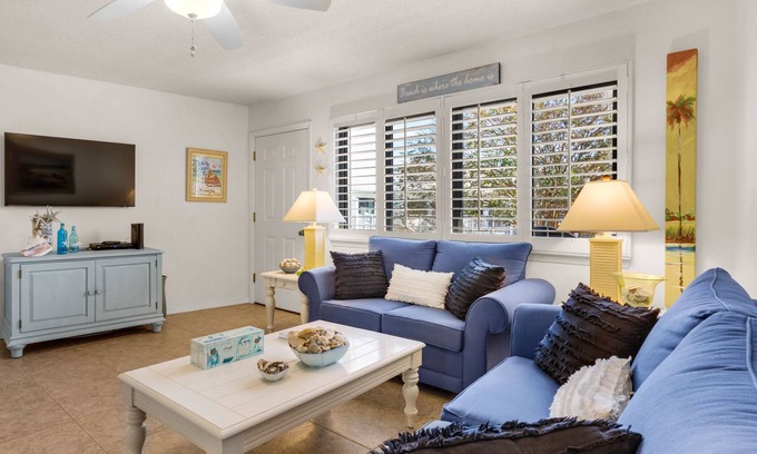 Seagrove Beach Condominio | 2nd Floor Studio for 4: Pool + 300 Yards to the Beach