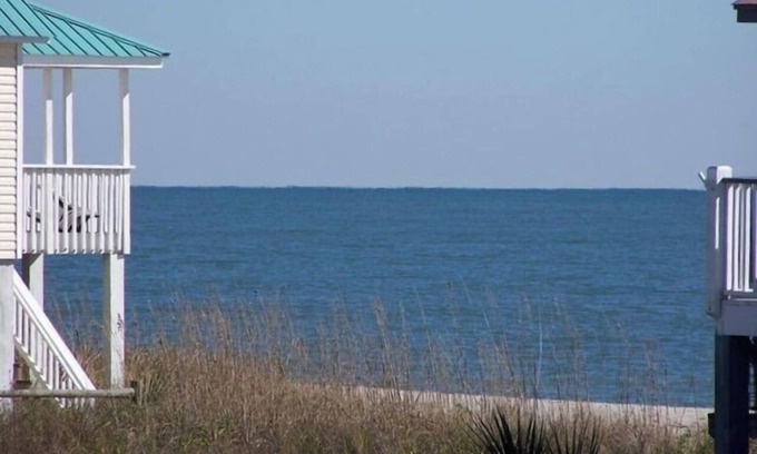 Edisto Island Casa | 2nd row Ocean Views 4br 3ba Sleeps 12, '25 Pool Amenity Card, linens included