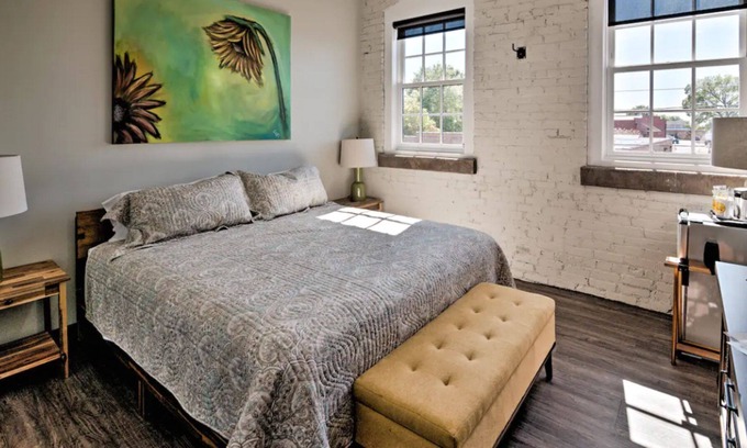 Hickory Casa | 2nd Street Inn Room #11
