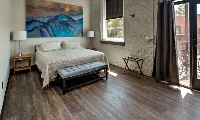 Hickory Casa | 2nd Street Inn Room #2