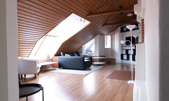 Etu-Toolo Apartamento | 2ndhomes 2-Story Penthouse w Balcony