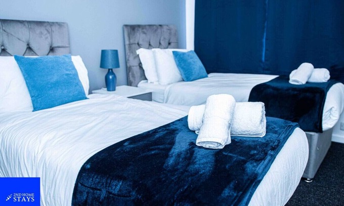 Walsall Apartamento | "Serene Garden Haven: Your West Midlands Retreat at 2ndHomeStays-Walsall!"