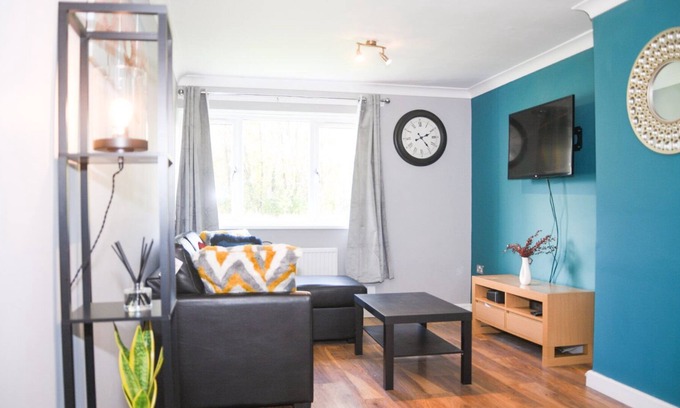 Willenhall Casa | Charming 3-Bedroom Home in West Midlands/Contractors/Families/7 mins to J10 M6