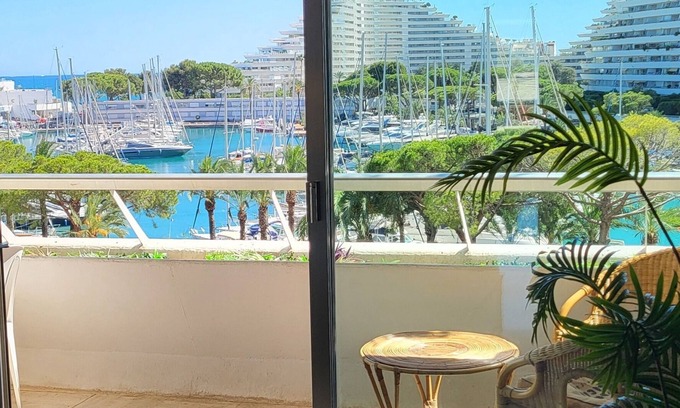 Villeneuve Loubet Beach Apartamento | 2pces magnificent sea view and port Air conditioning and parking 100m from the beach