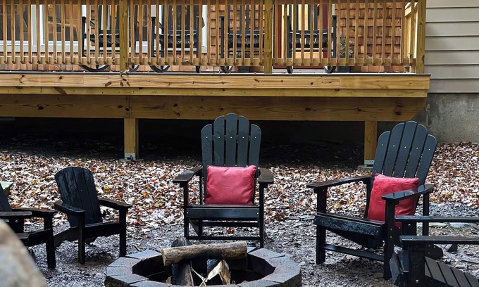 Pocono Lake Cabina | 2PM Sunday Checkout · Golf Cart · Dog-Friendly · Fireplace · Kayaks · Game Room