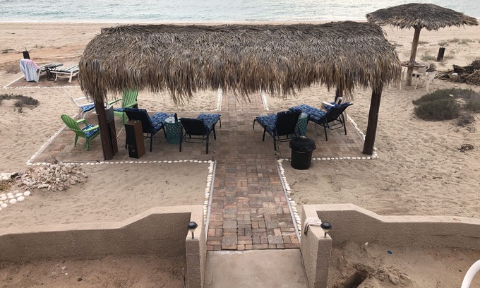 Puerto Peñasco Apartamento | ¡NUEVO! Apartamento 2 o 1 BDRM CASITA FRENTE AL MAR. Sky patio y playa Palapas = relajante