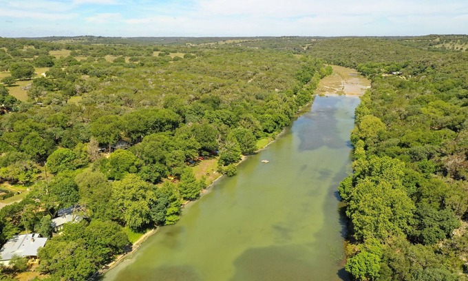 Hunt Casa | 3/2 Gameroom, Hot tub & River Access!