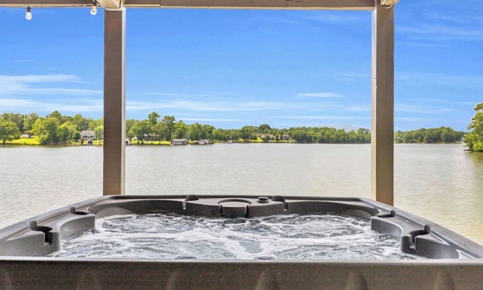 Lyman Cabina | 3/2 Lake Front - Hot Tub - 2 King Beds - Sleeps 8
