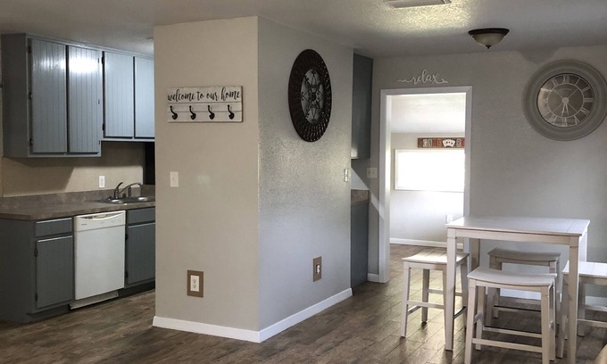 Fort Walton Beach Casa | 3.2 miles to the beaches and Bay, Cute Florida Cottage