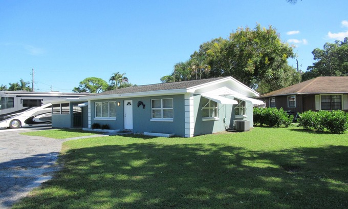 Fort Pierce Casa | 3-2 Pool Home close to Beach and intra coastal area. Room for boat in driveway.