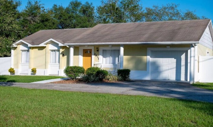 Deltona Lakes Casa | 3/2 Sunny Deltona Retreat