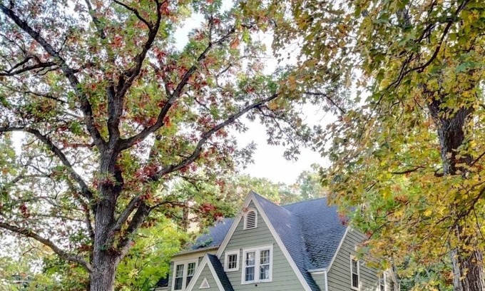 Green Lake Cabaña | 3 Acre Cottage minutes from Golf & Green Lake