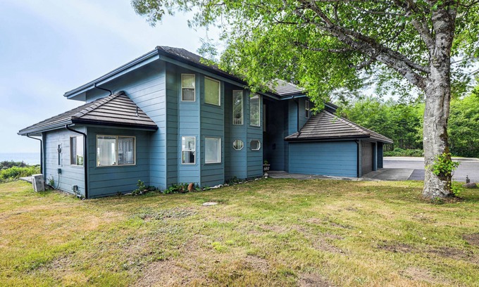 Brookings Casa | 3-Acre Property: Beachfront Home in Smith River!