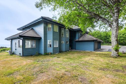 Brookings Casa | 3-Acre Property Beachfront Home in Smith River!