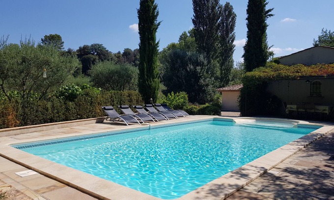 Cotignac Villa | Villa con aire acondicionado para 8 personas con piscina tranquila a 7 minutos a pie del pueblo.