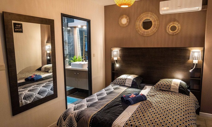 Centre-Ville Apartamento | 3* apartment with swimming pool in saint pierre center.