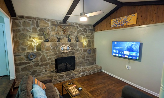 Sylva Casa | 3 bd 2 ba 1700 sq ft renovated home secluded yet close to many area attractions