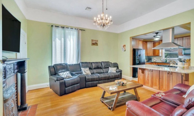 Faubourg Delassize Casa | 3 BD Home Located in <3 of Uptown!