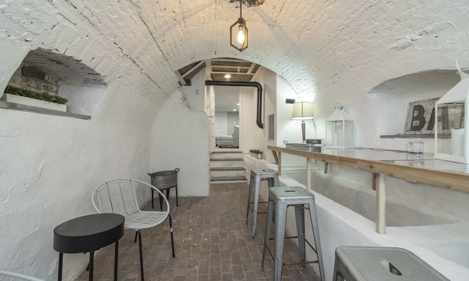 Conshohocken Casa | 3-BD with a Wine Cellar in the Heart of Conshy