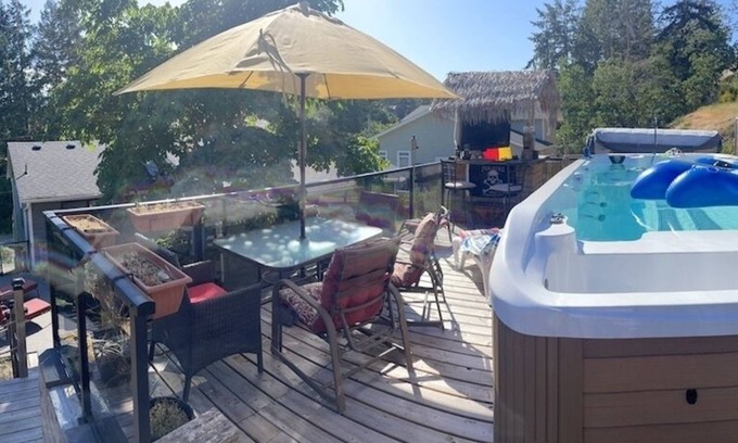 Departure Bay Casa | 3 bdm house with Swim Spa, walk to Departure Bay, Hike Linley Valley Park