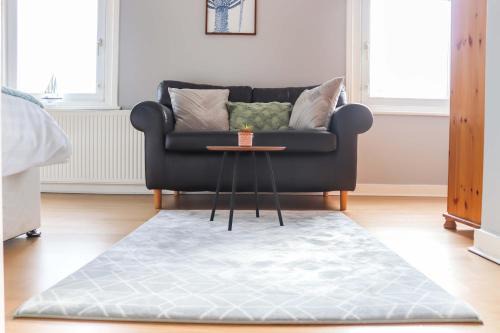 Woodhorn Casa | 3 BDR Entire Home Sleeps Up to 5 Contractors & Families Long or Short Stay Free WiFi & Parking