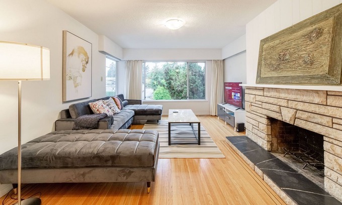 Oakridge Casa | 3-BDR HOUSE | 1000 sq.ft | AC | Free WiFi & Parking | Quiet Neighbor