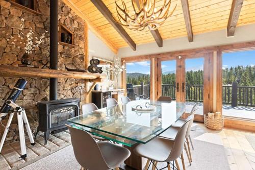 Breckenridge Casa | 3 BDR Retreat with Stunning Mountain and Forest Views