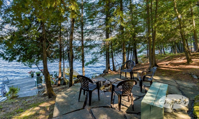 Port Sydney Cabaña | 3 bdrm, 2 bath cottage on Mary Lake, Port Sydney, New Renovation!