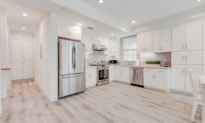Mid Central Casa | 3 BDRM 3BA Townhome in Prime Pasadena with Private Parking