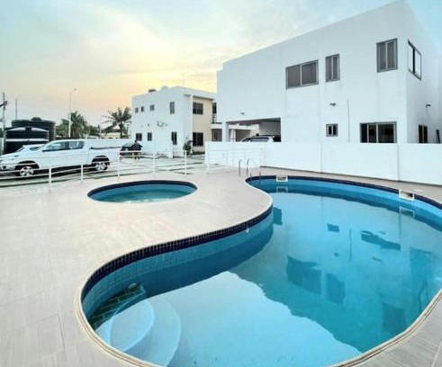 Accra Apartamento | 3 Bdrm city view with pool at Dzorwulu