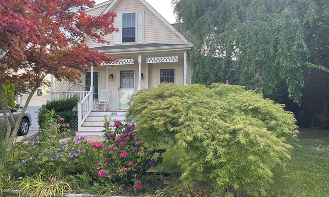 West Cape May Casa | 3 bdrm home with lots of space, 15 min walk through Nature Conservancy to beach