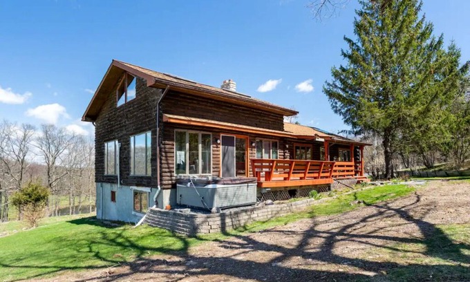 Cornwallville Cabina | 3-bdrm Huxley Farmhouse. Formerly Armstrong Farm. Great for skiing and hiking.