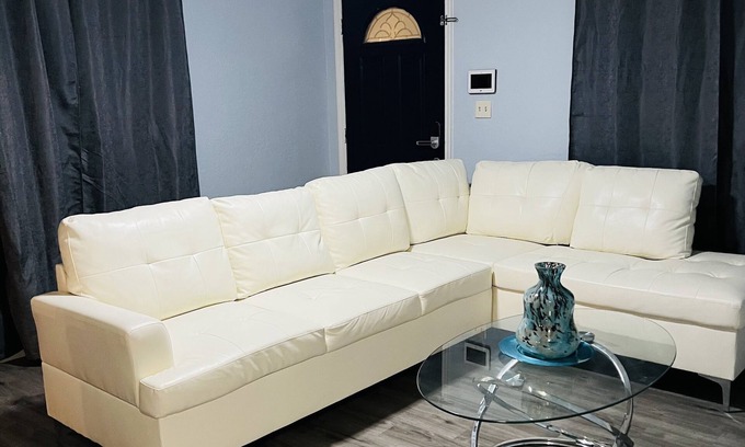 Pine Hills Casa | 3 Bdrm Modern Entertainment Home