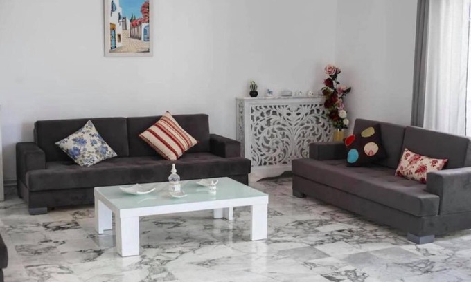 La Marsa Apartamento | 3 Bdrs duplexe with a sea view