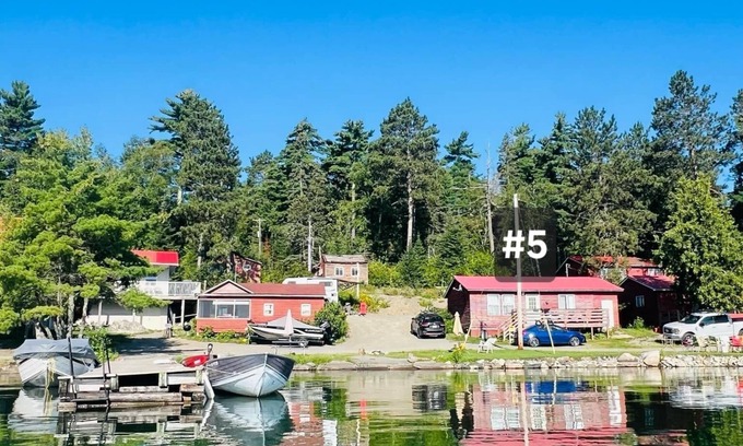 Sioux Narrows Nestor Falls Cabina | 3 bedroom cabin in Sioux Narrows-Nestor Falls on Crow Lake #5 Bull Moose Lodge