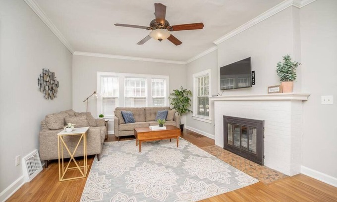Wichita Casa | 3 Bed 1.5 Bath Home By College Hill & Hospitals