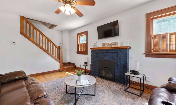 College Hill Casa | 3 Bed 1.5 Bath Home in College Hill By Hospital