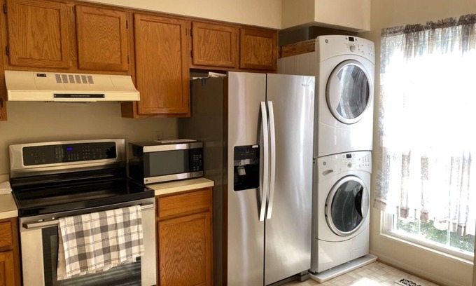 Fairland Casa | 3 bed/ 1.5 bath in a Beautiful Townhouse