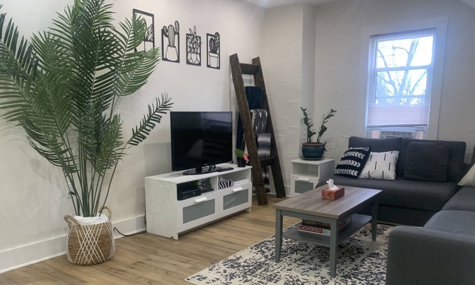Cambridge Casa | 3 Bed + 1 Bath "Home-Away-From-Home" stay, 5 mins from 401