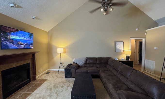 Clarksville Casa | 3 bed 2.5 bath Family friendly Pet friendly HOME 2 car garage fenced in backyard