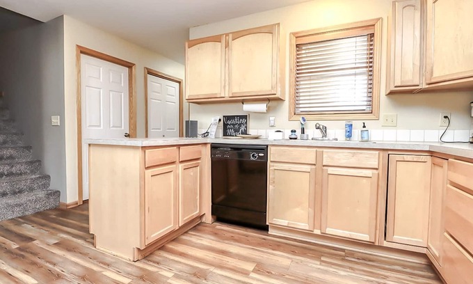 Lincoln Casa | 3 Bed, 2.5 Bath | Sleeps 8 Guests | Backyard Oasis