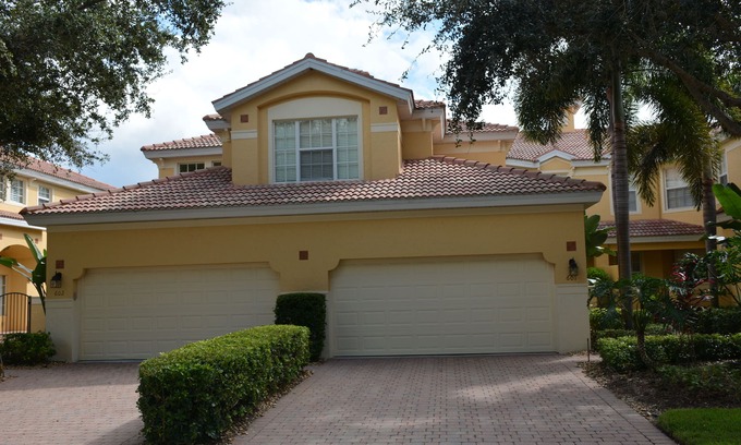 Estero Condominio | 3 Bed 2 Bath Condo in desirable gated community of Grandezza On Golf Course