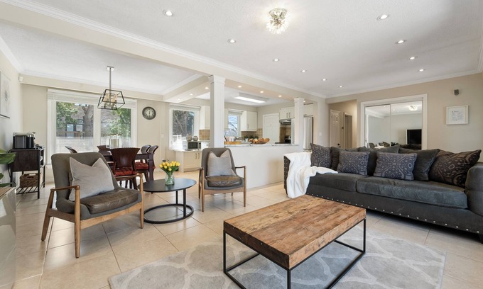 Richmond Hill Casa | 3 BED/2 BATH cozy BUNGALOW in prestigious neighborhood of Richmond Hill- sleep 6